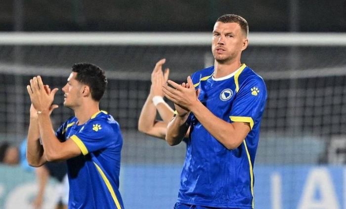 yl23455永利注册登录-39岁不老传奇！143场71球队史最佳射手，连续17年为国家队进球