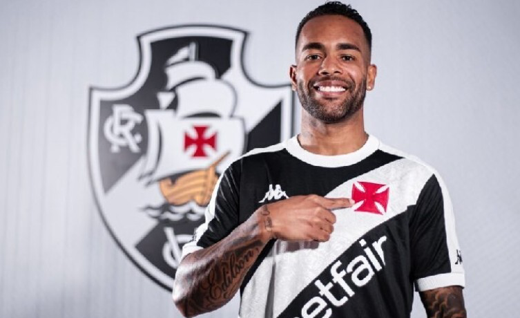 唏嘘!35岁苏宁功勋遭官宣解约,曾在中超5年赚5亿+险被国足归化