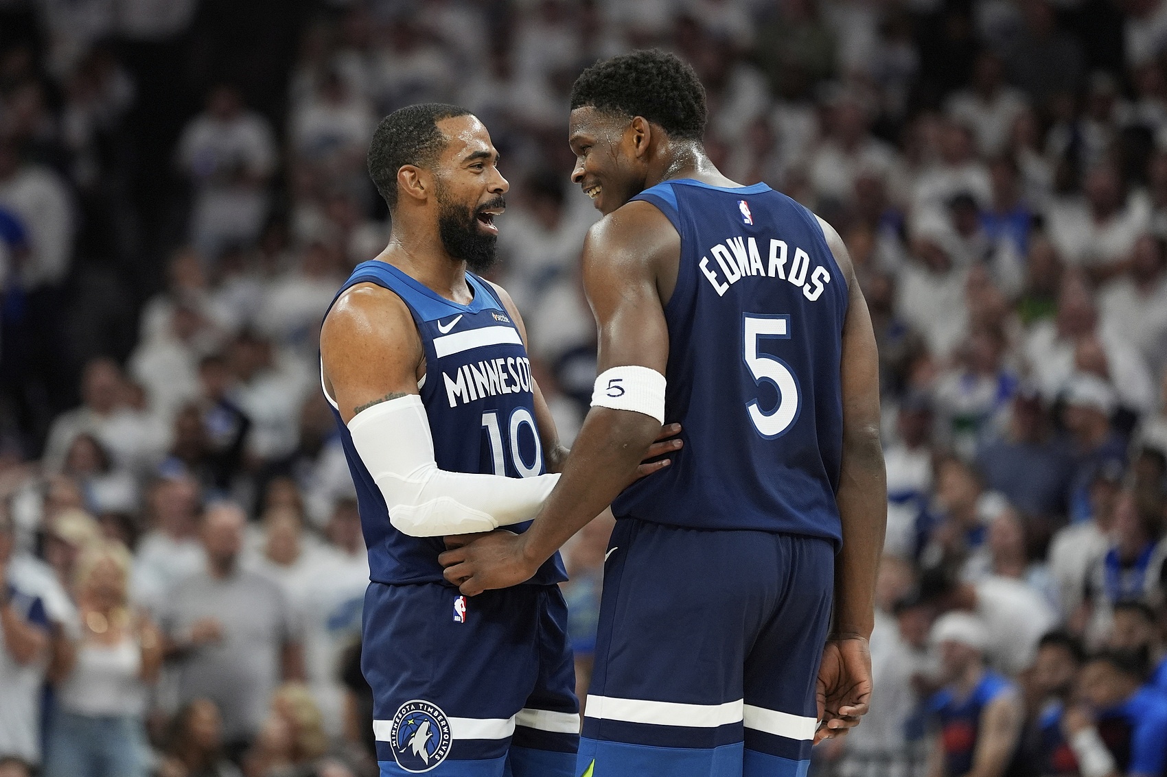 yl23455永利平台-爱德华兹：听说康利还能回来&amp;我真的希望这能发生 我们想要他回来